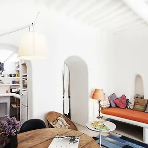 Eclectic & Artistic House In Mykonos Town